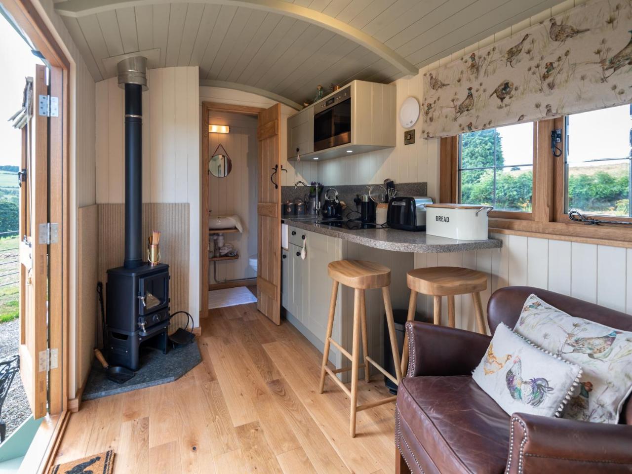 Padarn'S Hut Villa Llanbadarn Fynydd ภายนอก รูปภาพ