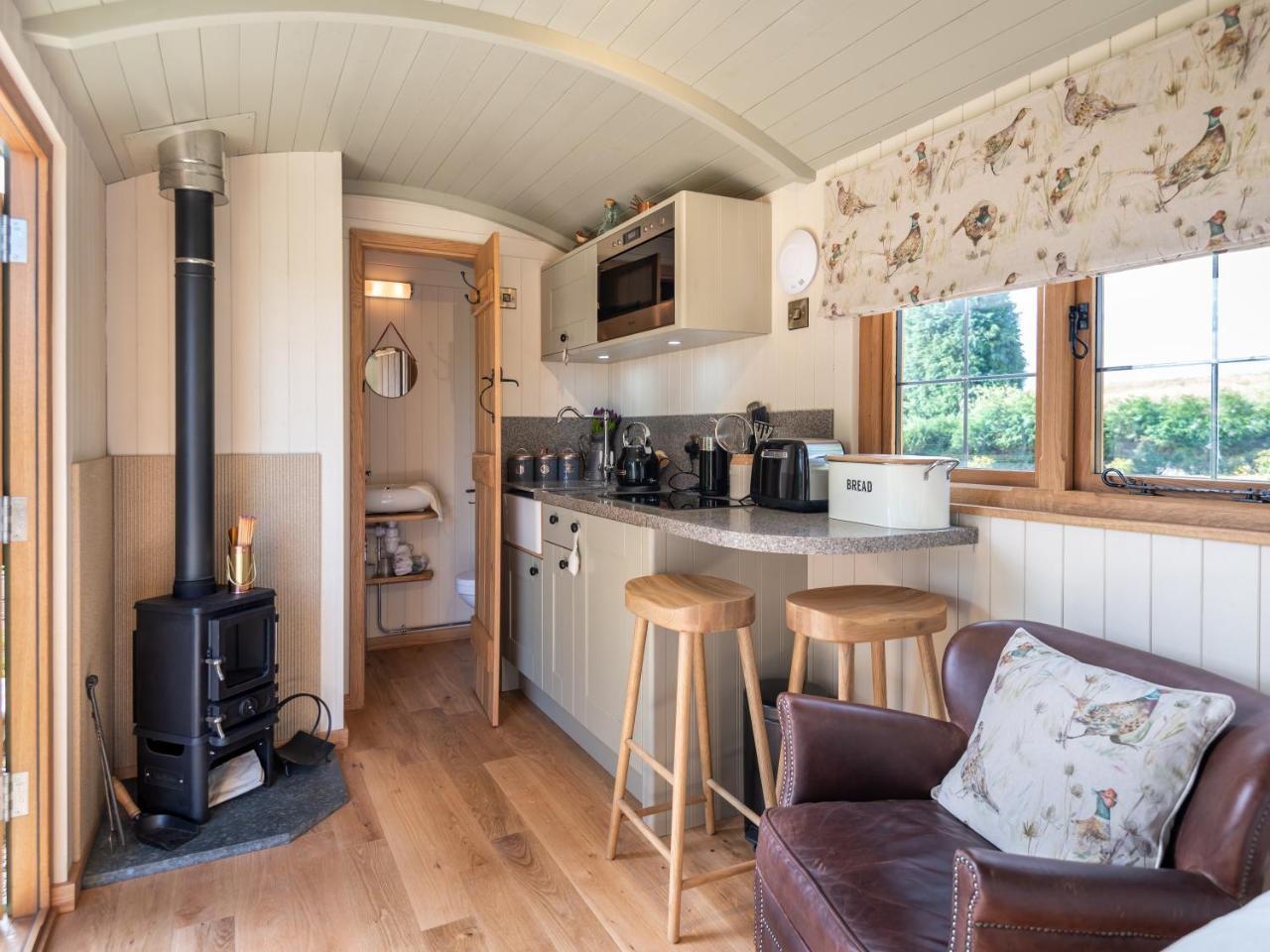 Padarn'S Hut Villa Llanbadarn Fynydd ภายนอก รูปภาพ